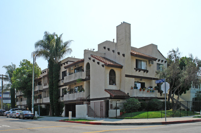 3024 Livonia Ave in Los Angeles, CA - Foto de edificio - Building Photo