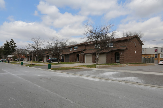 Huningtonwood Residents in Toronto, ON - Building Photo - Building Photo