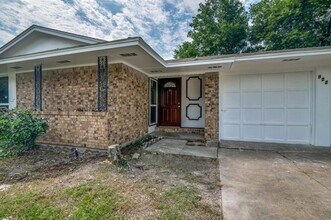 822 Milky Way in Garland, TX - Building Photo - Building Photo