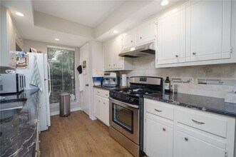1930 Holly Hill Dr in Austin, TX - Building Photo - Building Photo