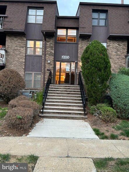 1231 Country Mill Dr in East Windsor, NJ - Building Photo