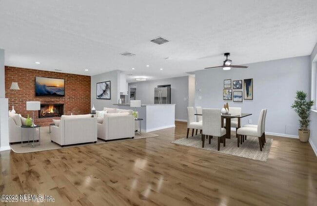 1527 Monument Oaks Dr in Jacksonville, FL - Building Photo - Building Photo