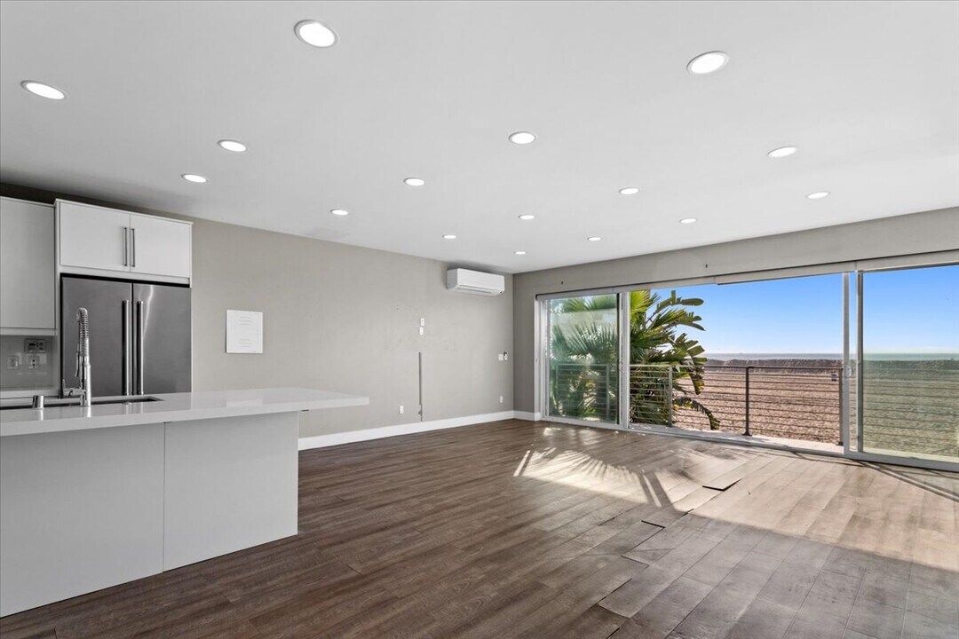 6955 Trolleyway in Playa Del Rey, CA - Building Photo