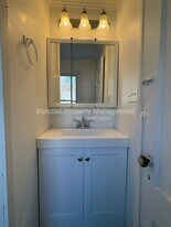 10 High St in Deep River, CT - Building Photo