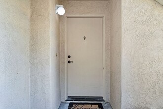 11259 Avenida De Los Lobos in San Diego, CA - Building Photo - Building Photo