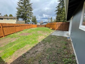 9729 5th St NE in Lake Stevens, WA - Building Photo - Building Photo