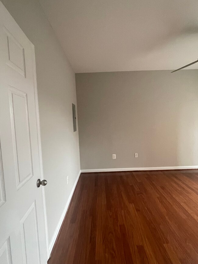 4551 Strutfield Ln in Alexandria, VA - Foto de edificio - Building Photo