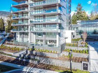 Bellevue by Cressey in West Vancouver, BC - Building Photo - Building Photo