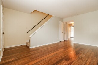 1321 Mathis Ferry Rd in Mount Pleasant, SC - Building Photo - Building Photo