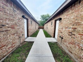 3703 Valeria St in Edinburg, TX - Building Photo - Building Photo