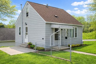 75 W Newlon Pl in Mansfield, OH - Building Photo