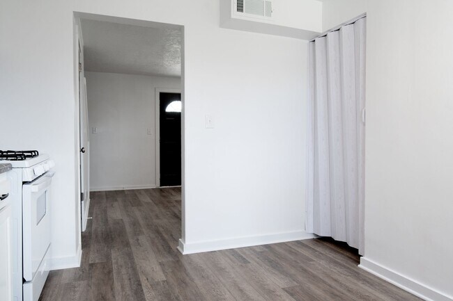 15 Midland Heights Cir in Midland, PA - Building Photo - Building Photo