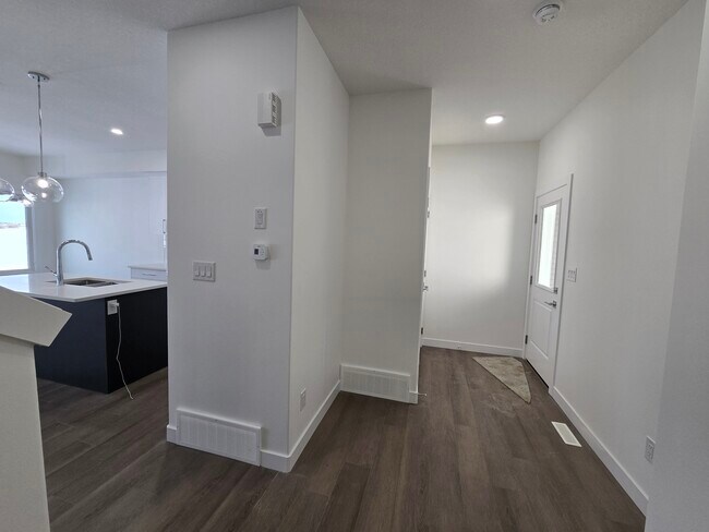 313 Bluff Cove in Leduc, AB - Building Photo - Building Photo