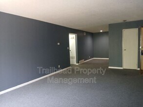 324 W College St in Independence, MO - Building Photo - Building Photo