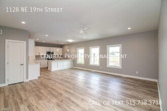 1128 NE 19th St in Grimes, IA - Building Photo - Building Photo