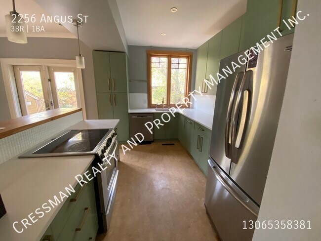 3 bed, 1 bath FULL HOUSE located Downtown  in Regina, SK - Building Photo - Building Photo