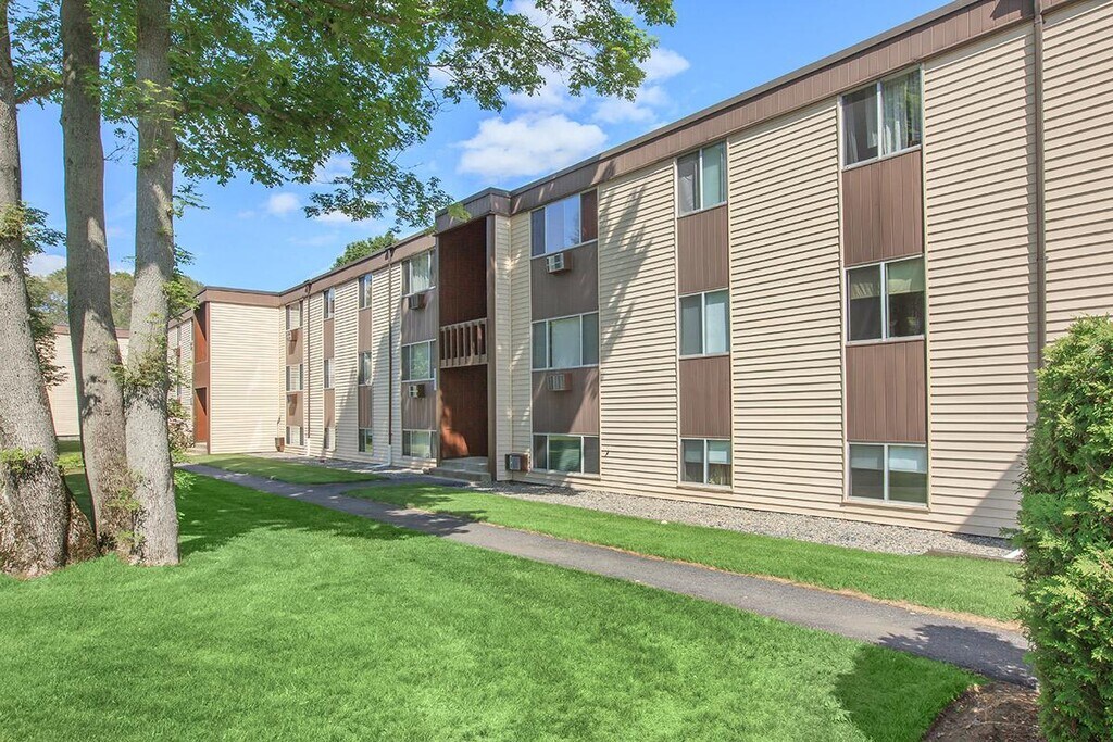 East Bay Apartments in Taunton, MA
