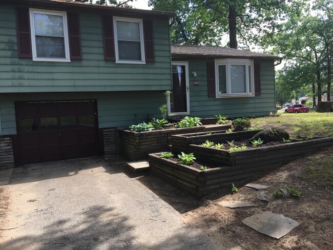 229 Danesmoor Rd in Holland, OH - Building Photo - Building Photo