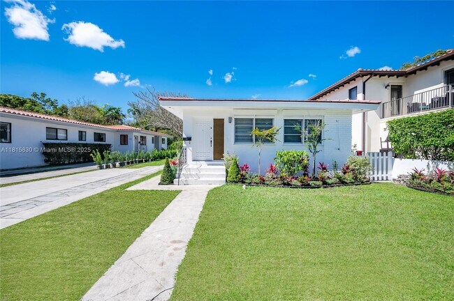 1704 S Le Jeune Rd in Coral Gables, FL - Building Photo - Building Photo