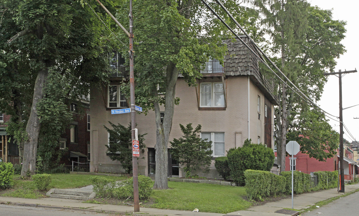 700 N Negley Ave in Pittsburgh, PA - Building Photo