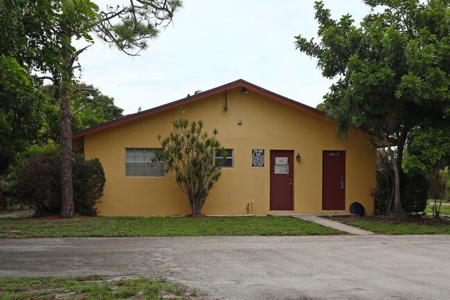 4309 Gulfstream Rd in Lake Worth, FL - Building Photo - Building Photo