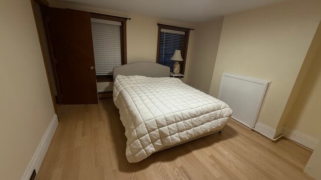 37 Oak St, Unit 1 room