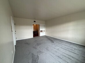 207 Diamond Blvd-Unit -207 Diamond Blvd. - 1 R in Johnstown, PA - Building Photo - Building Photo