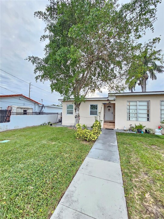 330 SW 79th Ct in Miami, FL - Foto de edificio