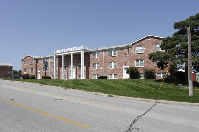 Kingswood Manor in Omaha, NE - Building Photo - Building Photo