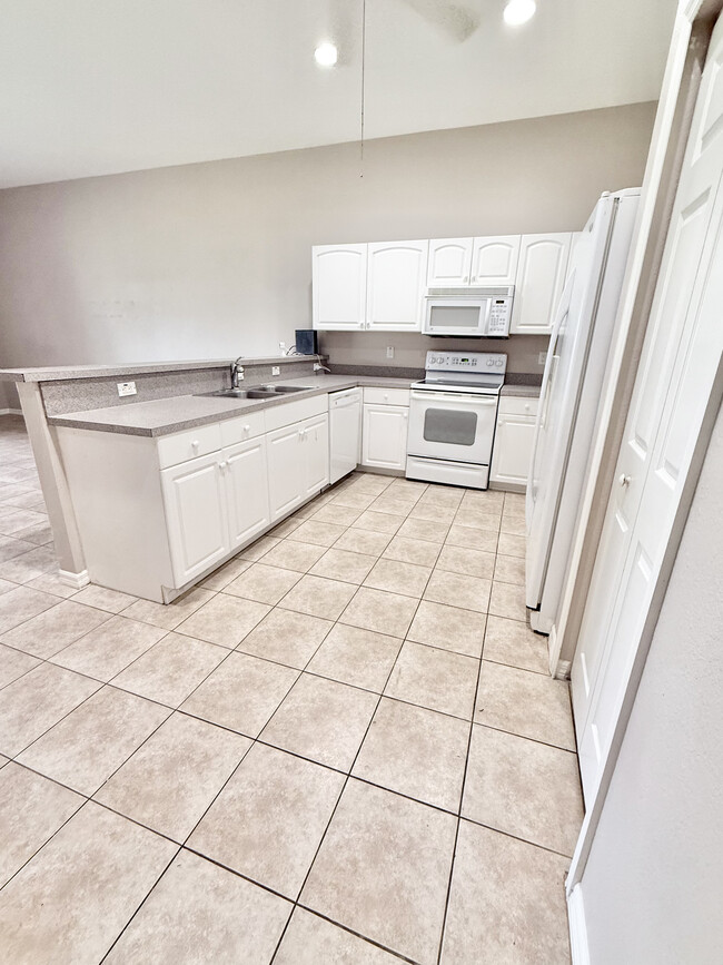 147 SE 13th St in Cape Coral, FL - Building Photo - Building Photo
