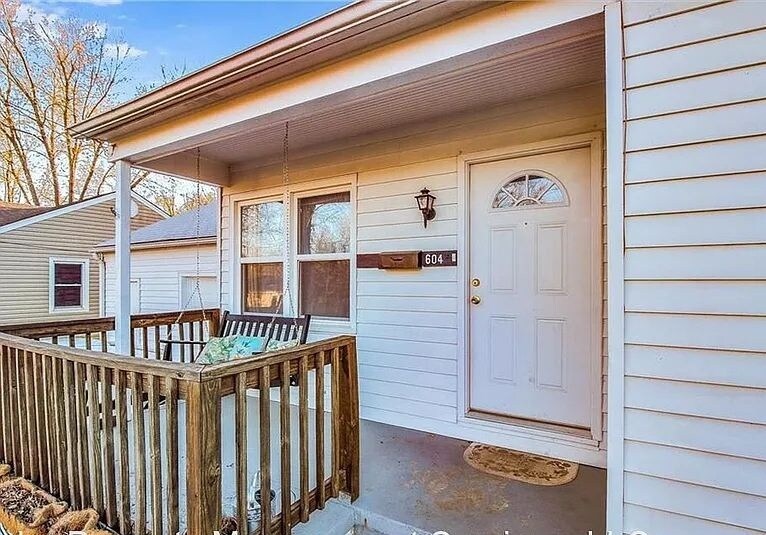 604 Laurel St in Warrensburg, MO - Building Photo
