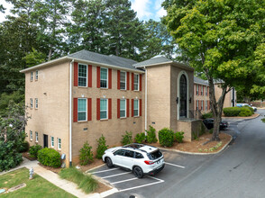 Riva Apartments in Atlanta, GA - Foto de edificio - Building Photo