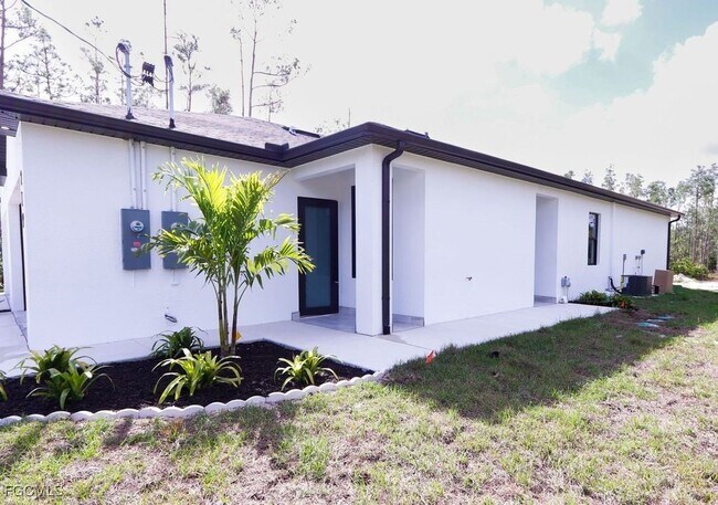 219 Greenbriar Blvd in Lehigh Acres, FL - Building Photo - Building Photo