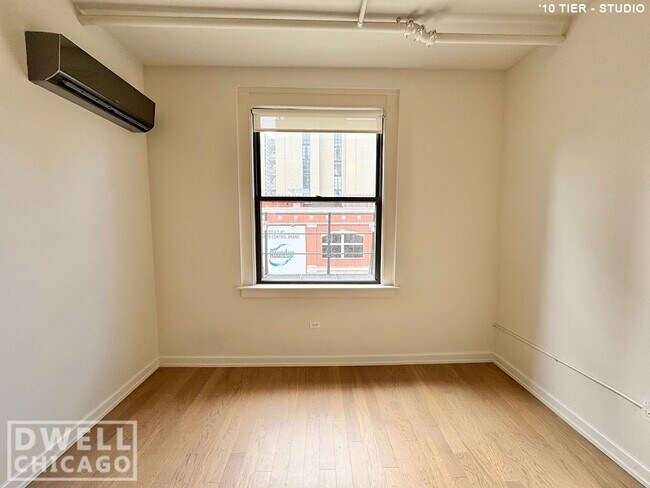 118 W Chicago Ave, Unit 1 in Chicago, IL - Foto de edificio - Building Photo