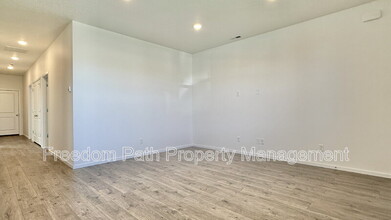 5102 E Norma Ave in Post Falls, ID - Building Photo - Building Photo