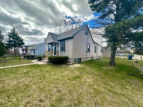 5883 N 84th St in Milwaukee, WI - Building Photo - Building Photo
