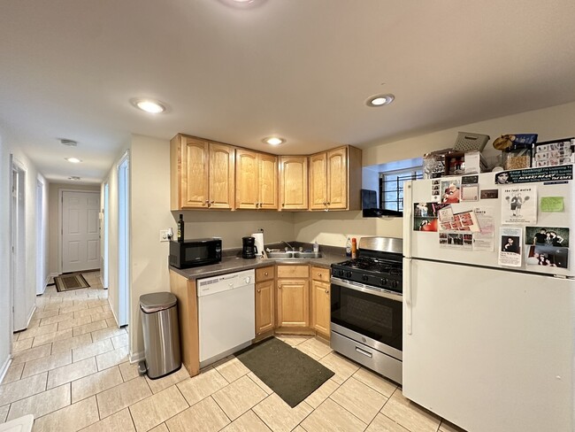 2137 N Sheffield Ave, Unit M07B in Chicago, IL - Foto de edificio - Building Photo
