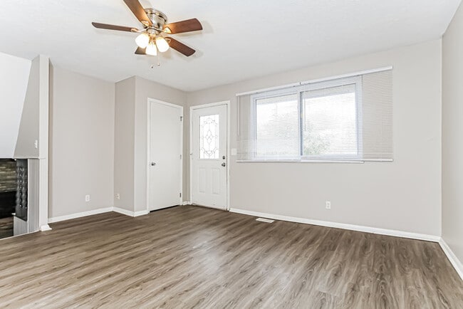 10203 Dewhill Ln in Cincinnati, OH - Foto de edificio - Building Photo