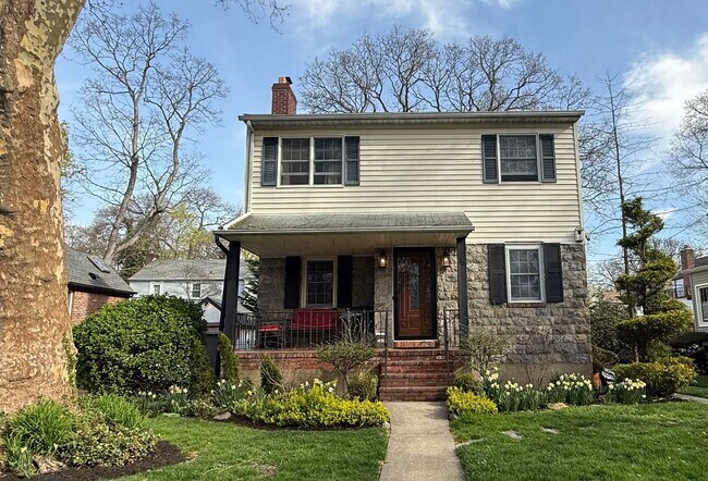 property at 20 Mayfair Ct