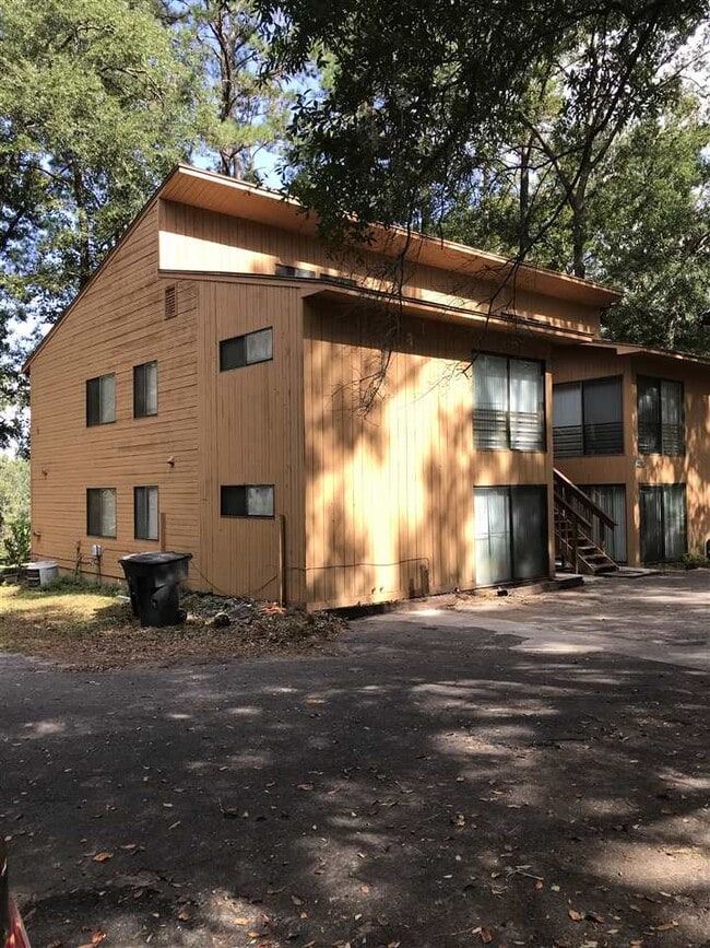 property at 2885 Par Ln