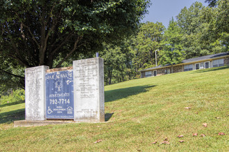 Oak Manor Apartments in Ashland City, TN - Foto de edificio - Building Photo