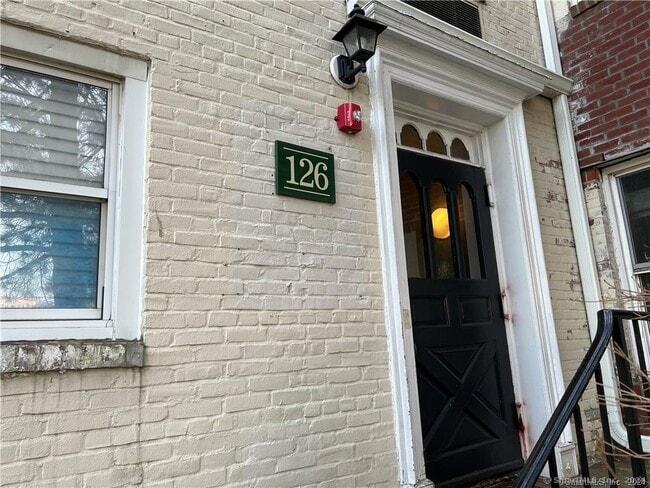 126 Woodside Green in Stamford, CT - Building Photo - Building Photo