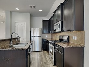 17103 Amarose Dr in Houston, TX - Foto de edificio - Building Photo