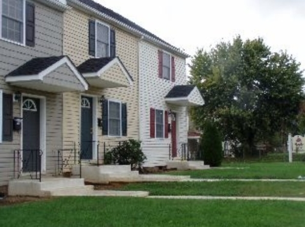 Maple Tree Townhomes in Bedford, VA - Building Photo