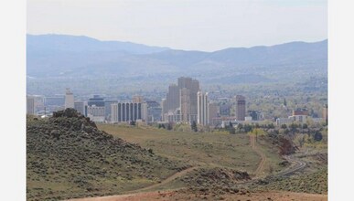 220 John Eugene Ct in Reno, NV - Foto de edificio - Building Photo