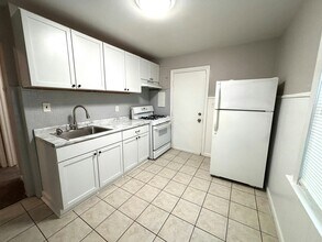 11340 Fisher Ave in Warren, MI - Building Photo - Building Photo