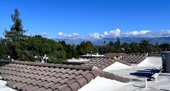 14242 Burbank Blvd in Los Angeles, CA - Building Photo