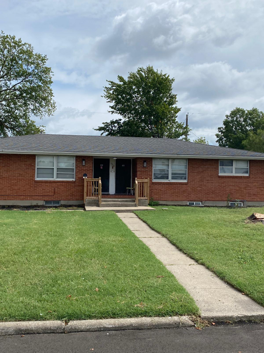 1502 Parkade Blvd in Columbia, MO - Building Photo