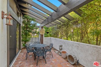 1561 Palisades Dr in Los Angeles, CA - Building Photo - Building Photo