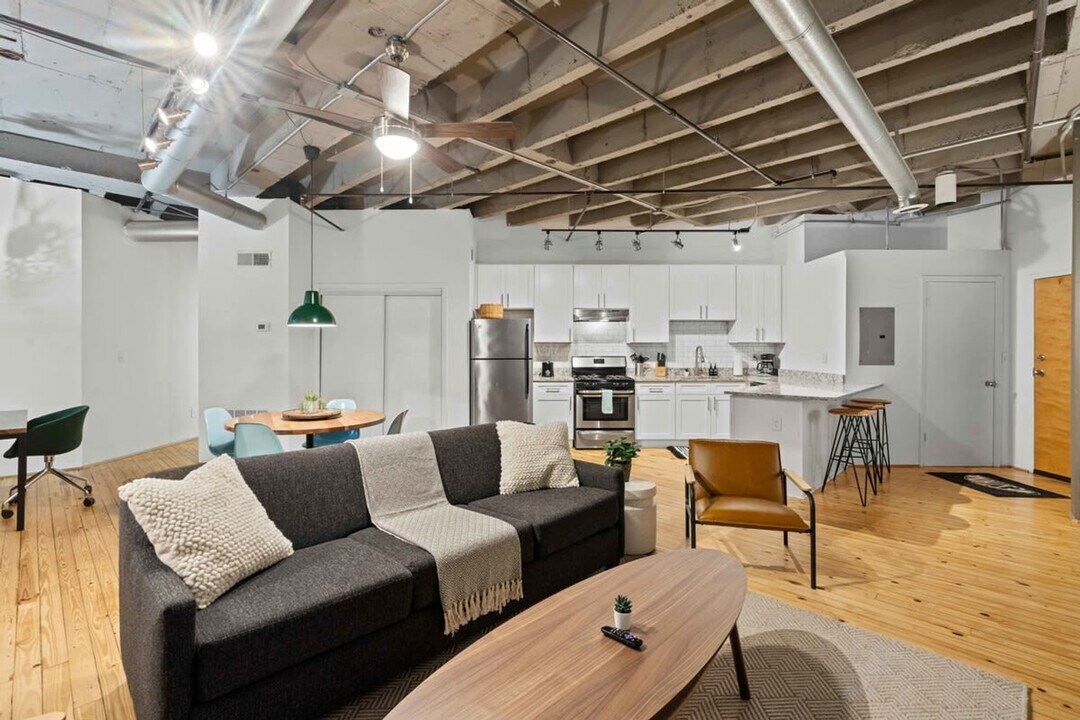 900 Peachtree St NE in Atlanta, GA - Building Photo